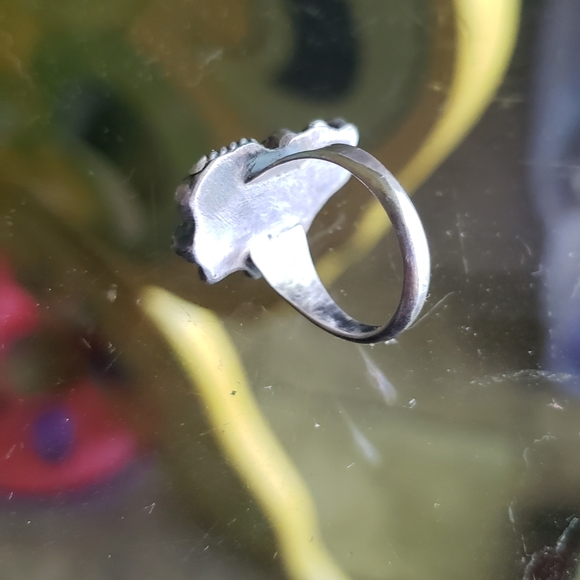 Vintage Zuni Sterling and Turquoise Ring - Picture 4 of 11